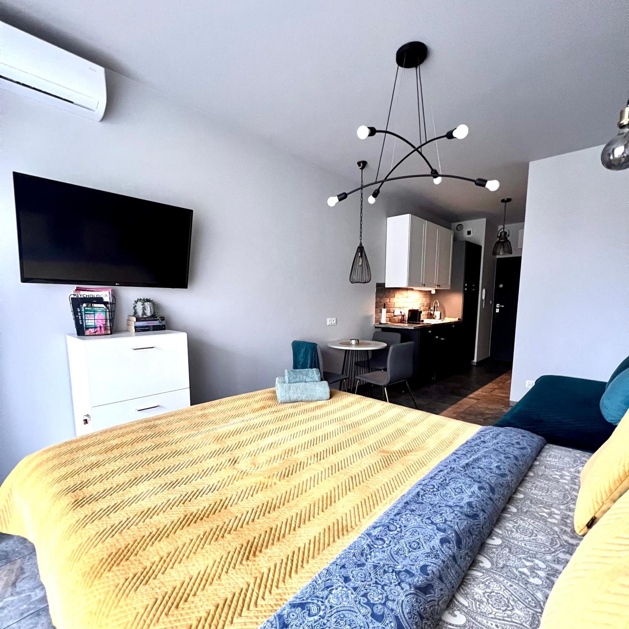 Stylowe Studio Krzemieniecka, Metro Slodowiec, Free Parking By Cosmo Spirit Warsaw Exterior photo